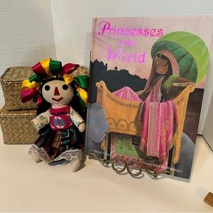 Children’s book “Princesses of the World, accompanied by a Mexican Rag Doll
